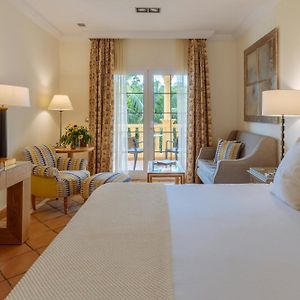 Zimmer mit Kingsize-Bett